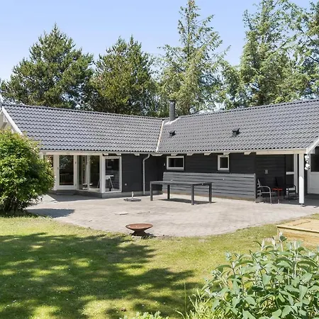 Beautiful Home In Rodby With Wifi *